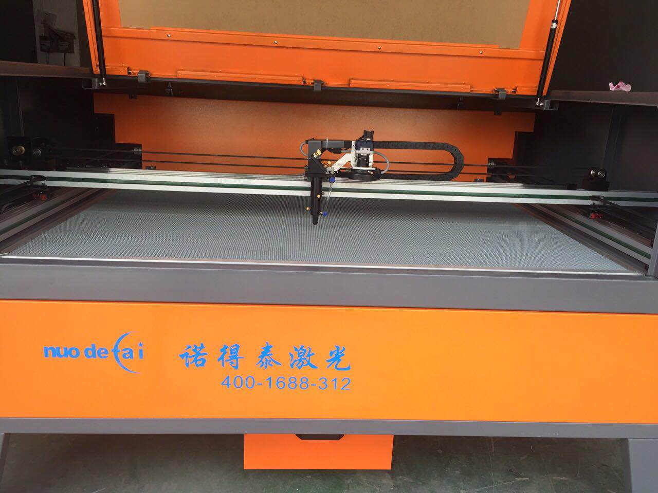 淺析小型雙頭服裝布料激光切割機(jī)作用有哪些？