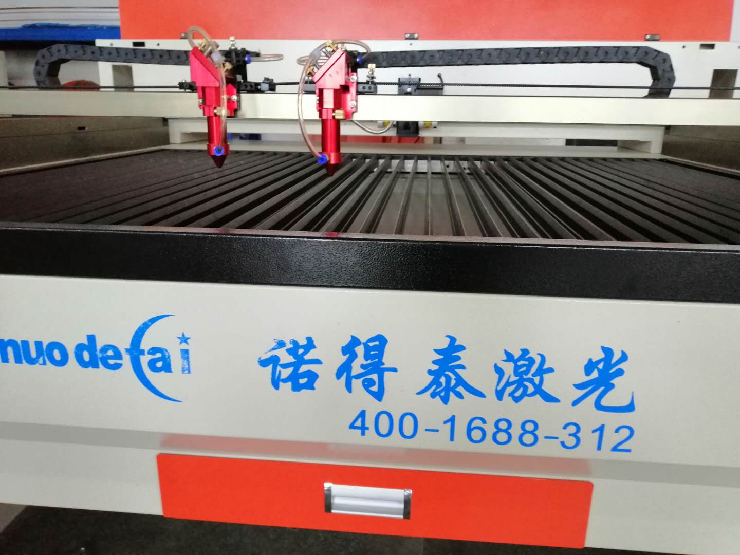 亞克力激光機(jī)在切割的過程中臺(tái)面不平會(huì)造成哪些影響？