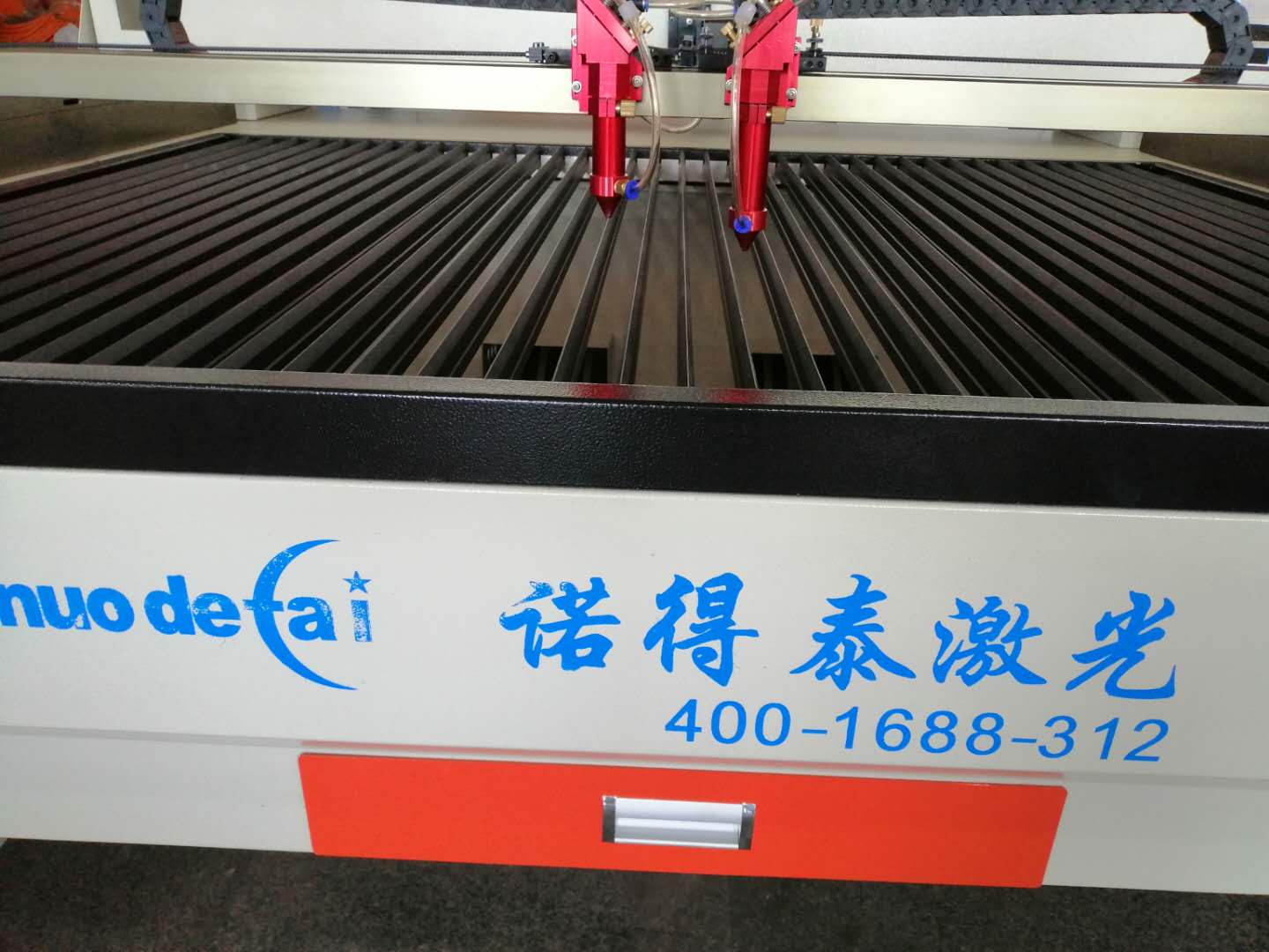 在小飾品行業(yè)激光切割機(jī)的作用能做到切割與雕刻！