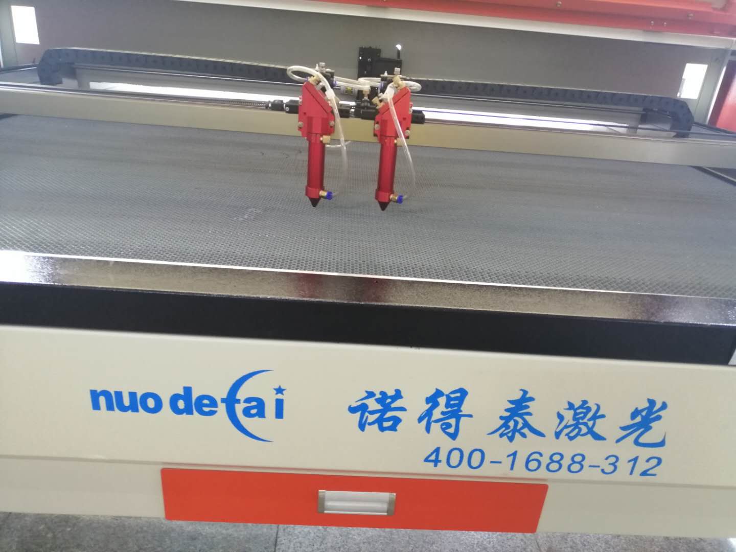 布料鏤空鋸齒比較多是激光切割機什么問題？