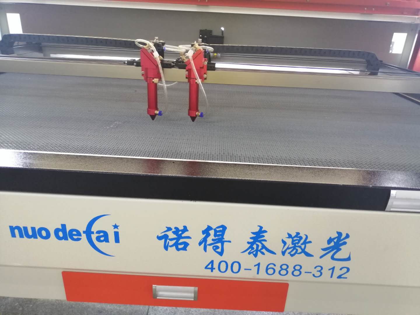 近些年來(lái)無(wú)塵布激光切割機(jī)銷售異?；鸨鞘裁丛?？