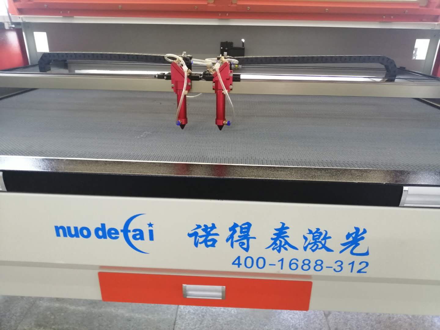 買一臺(tái)布料激光切割機(jī)來(lái)加工一個(gè)小時(shí)利潤(rùn)有多少？
